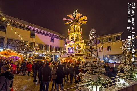Am Aschaffenburger Weihnachtsmarkt (Aschaffenburg, Spessart-Mainland)