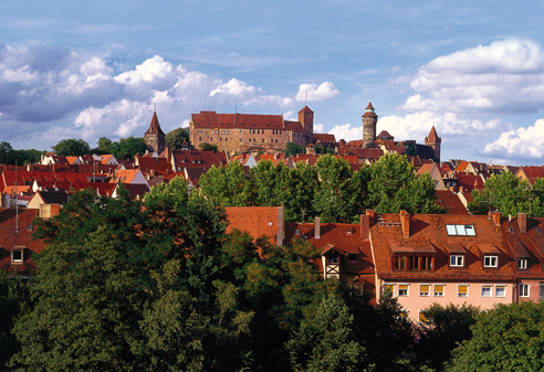 Blick &uuml;ber die D&auml;cher von N&uuml;rnberg zur Kaiserburg