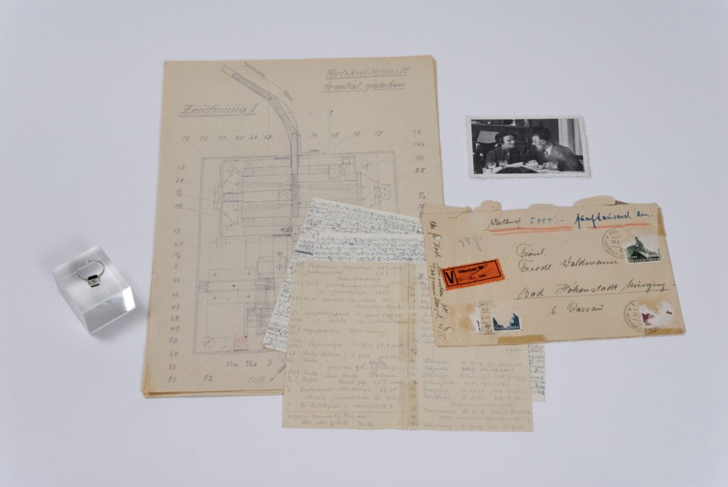 Verlobungsring und Briefe von Frieda Waldmann und Fredy Davidsohn im Jüdischen Museum Franken