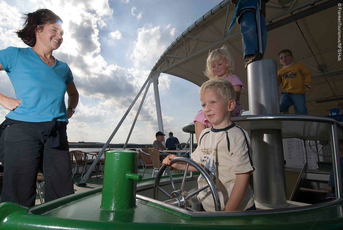 Auf dem Trimaran "MS Brombachsee" (Fränkisches Seenland)