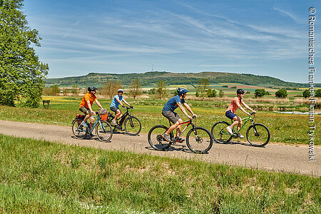 Radtour mit Blick zum Hesselberg (Romantisches Franken)