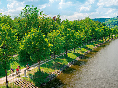 Kanal mit Schloss Hirschberg (Beilngries/Naturpark Altmühltal)