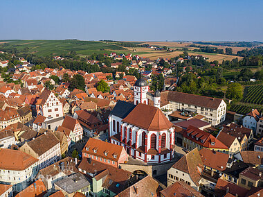 Dettelbach aus der Vogelperspektive (Dettelbach/Fränkisches Weinland)