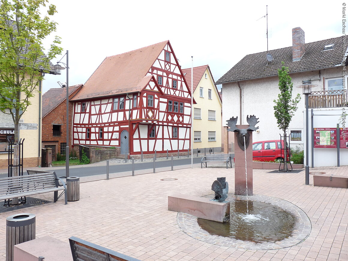 Marktplatz mit Schwedenbrunnen (Eschau, Spessart-Mainland)