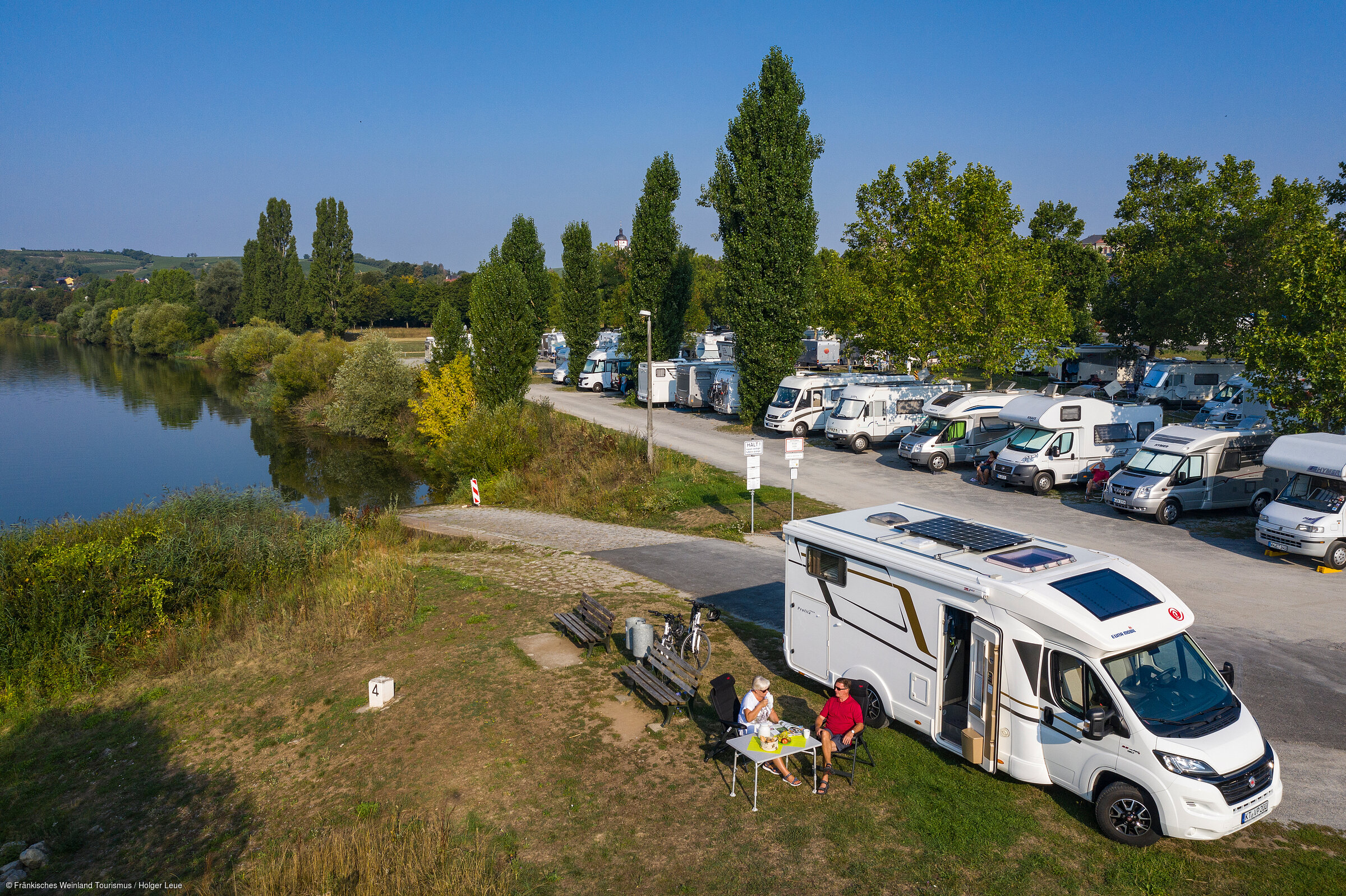 Wohnmobilstellplatz am Main (Dettelbach/Fränkisches Weinland) Wohnmobilstellplatz am Main (Dettelbach/Fränkisches Weinland)
