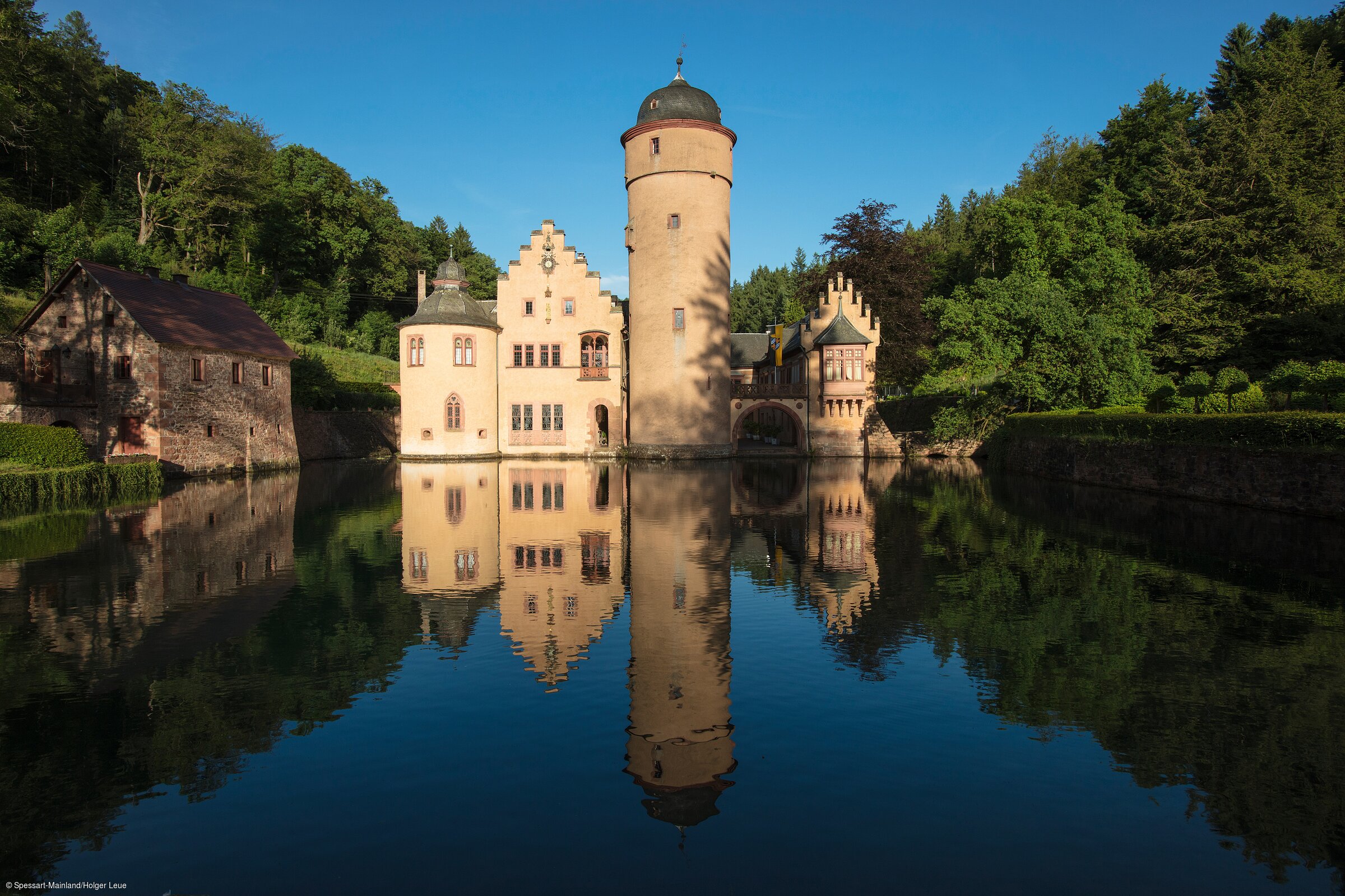 Wasserschloss Mespelbrunn (Mespelbrunn/Spessart-Mainland) Wasserschloss Mespelbrunn (Mespelbrunn/Spessart-Mainland)