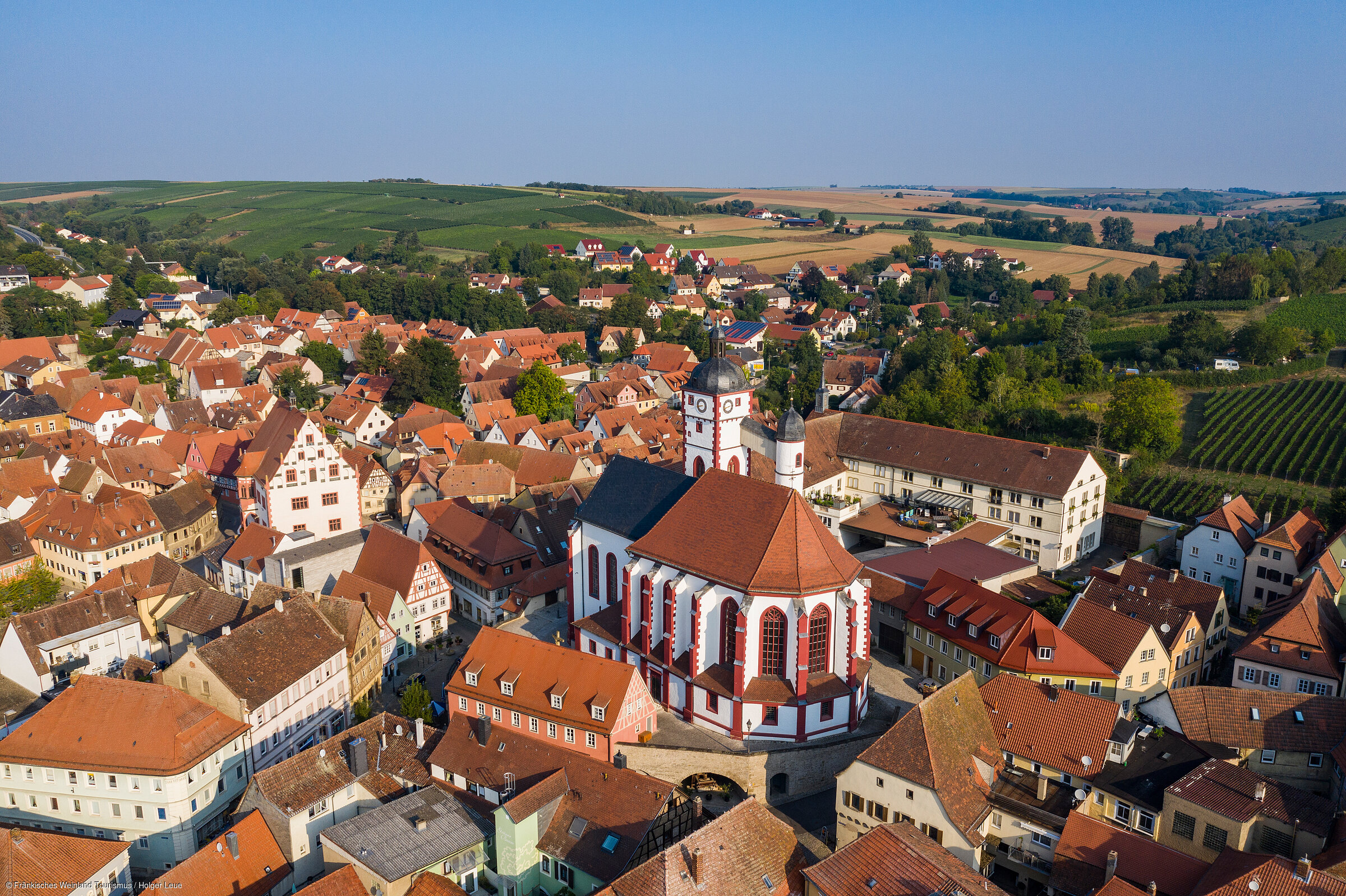 Dettelbach aus der Vogelperspektive (Dettelbach/Fränkisches Weinland) Dettelbach aus der Vogelperspektive (Dettelbach/Fränkisches Weinland)