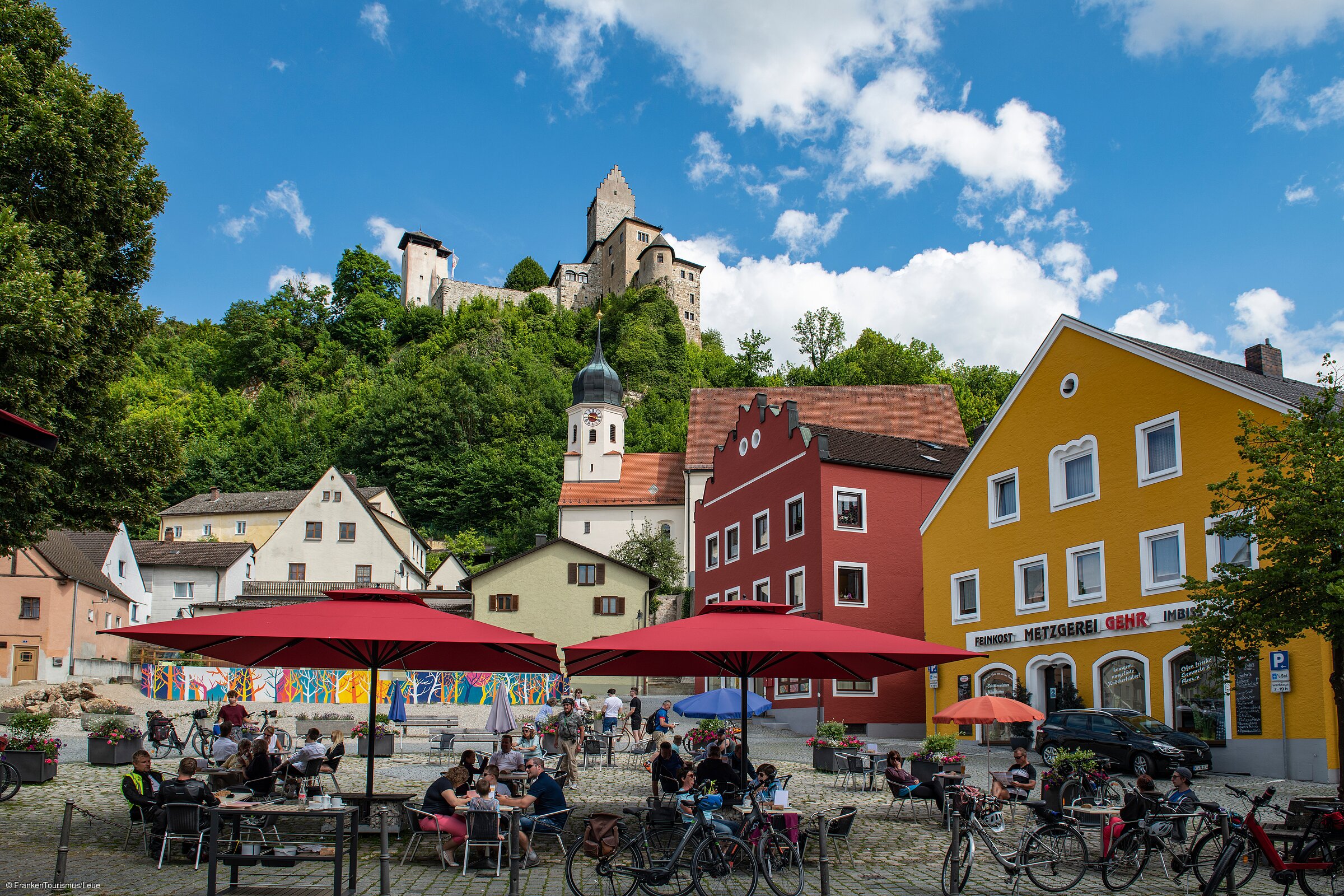 Stadtkern mit Burg Kipfenberg (Kipfenberg/Naturpark Altmühltal) Stadtkern mit Burg Kipfenberg (Kipfenberg/Naturpark Altmühltal)