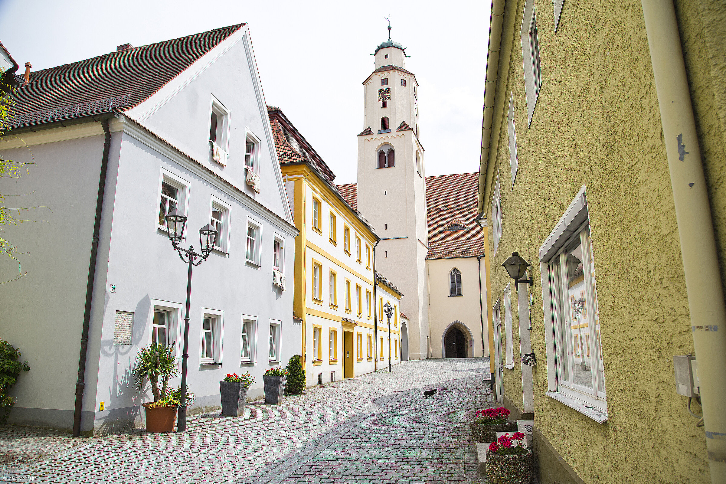 Stadtpfarrkirche St. Walburga (Monheim, Naturpark Altmühltal) Stadtpfarrkirche St. Walburga (Monheim, Naturpark Altmühltal)