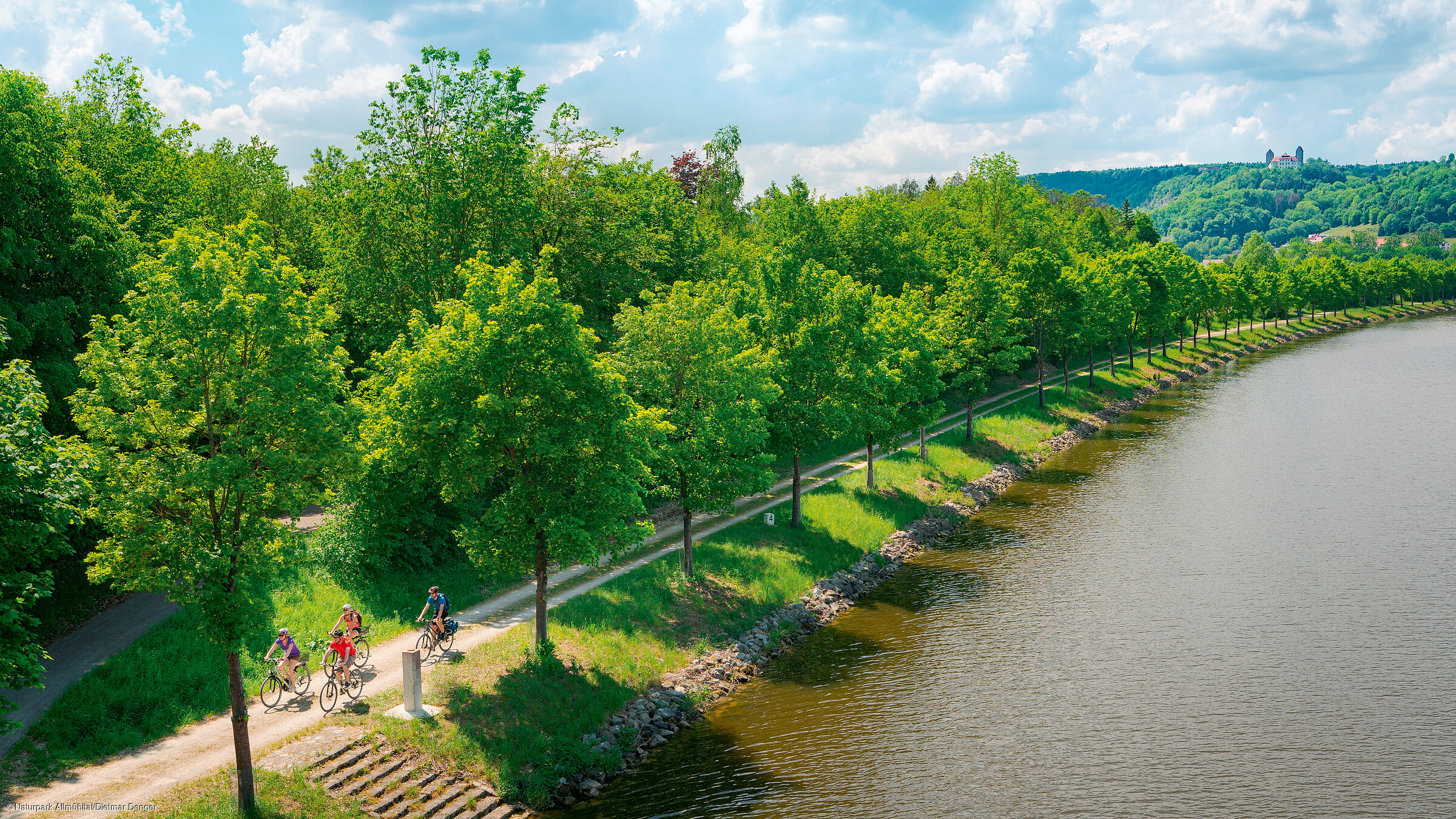 Kanal mit Schloss Hirschberg (Beilngries/Naturpark Altmühltal)