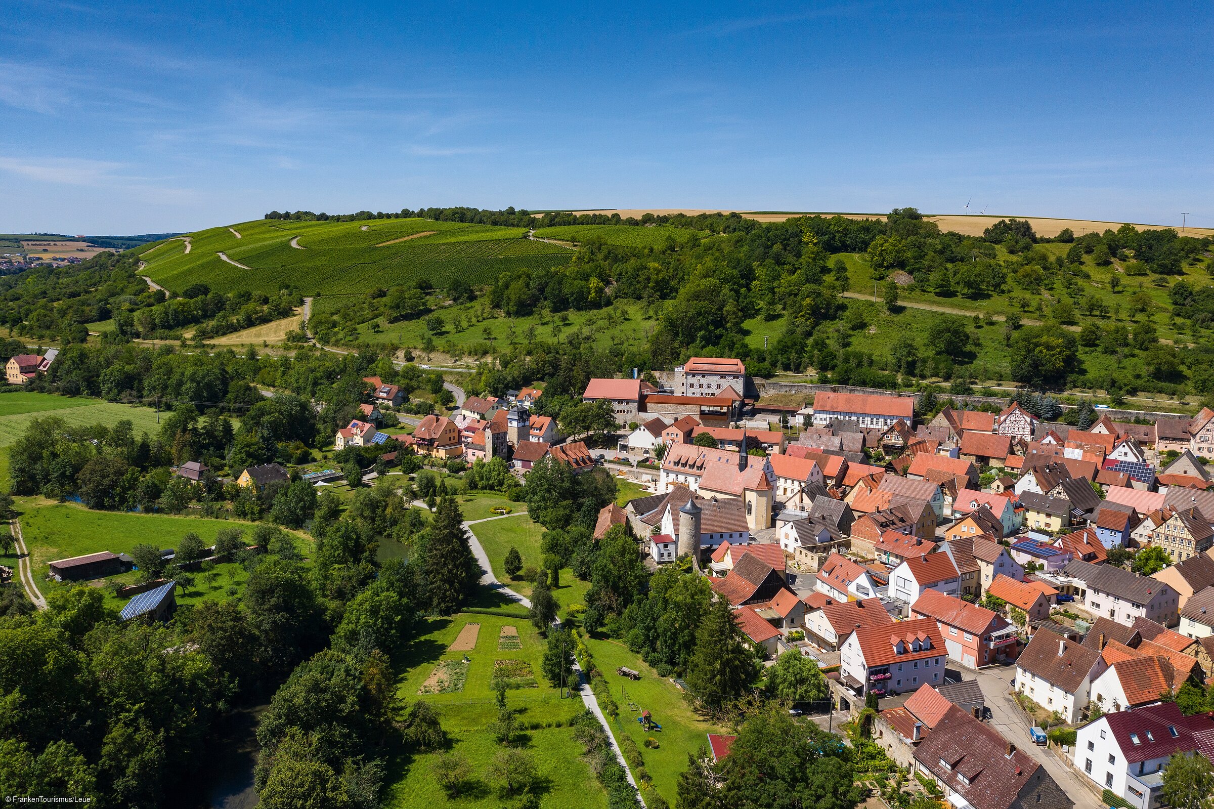 Weinort an der Romantischen Straße und an der Tauber (Liebliches Taubertal)