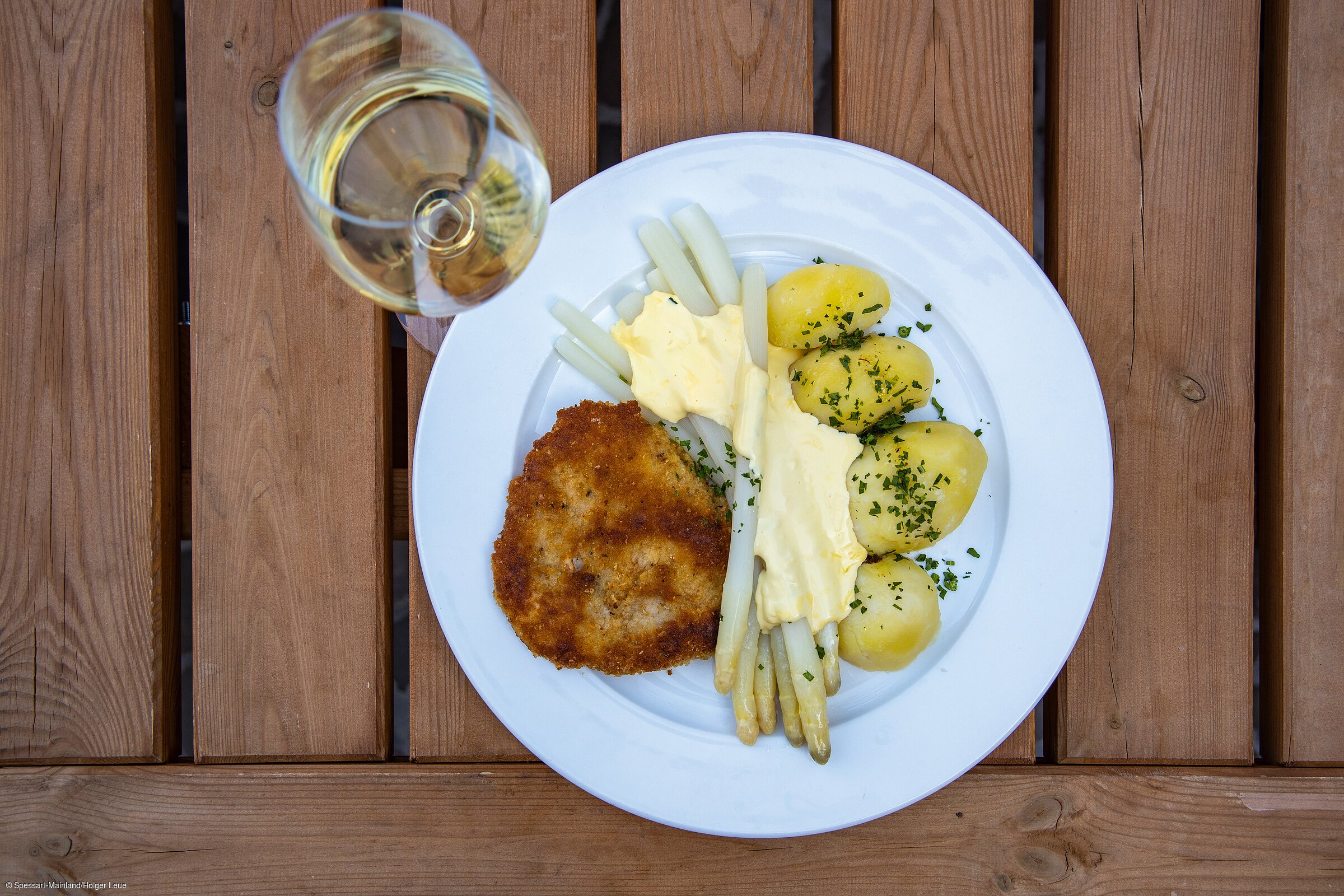 Weißwein mit Fränkischem Spargel (Spessart-Mainland) Weißwein mit Fränkischem Spargel (Spessart-Mainland)