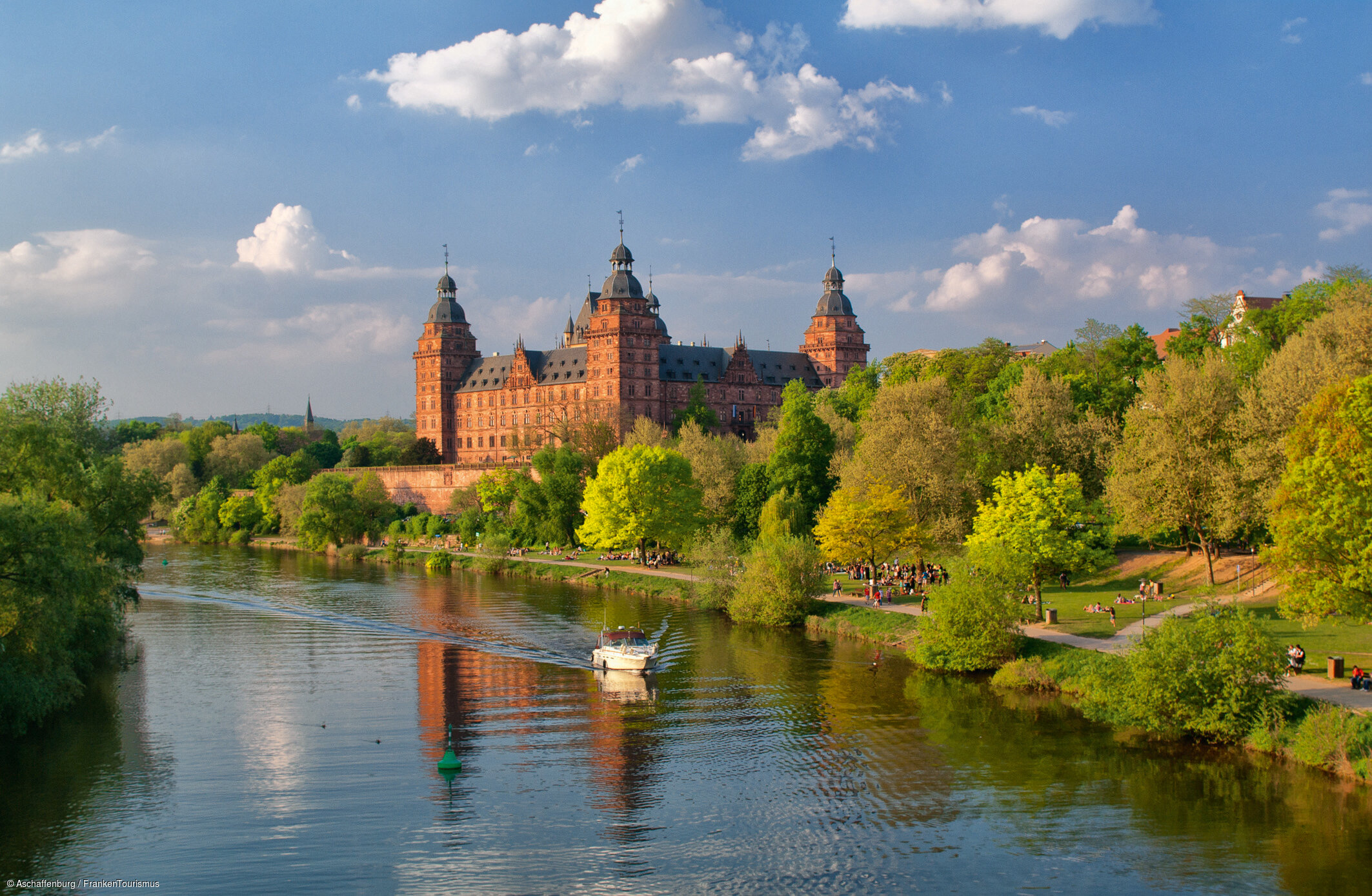 Aschaffenburg im Frühjahr von der Mainbrücke (aschaffenburg, Spessart-Mainland) Aschaffenburg im Frühjahr von der Mainbrücke (aschaffenburg, Spessart-Mainland)
