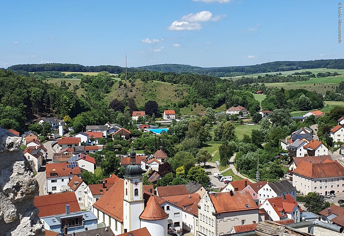 Blick auf den Ort (Altmannstein, Naturpark Altmühltal)