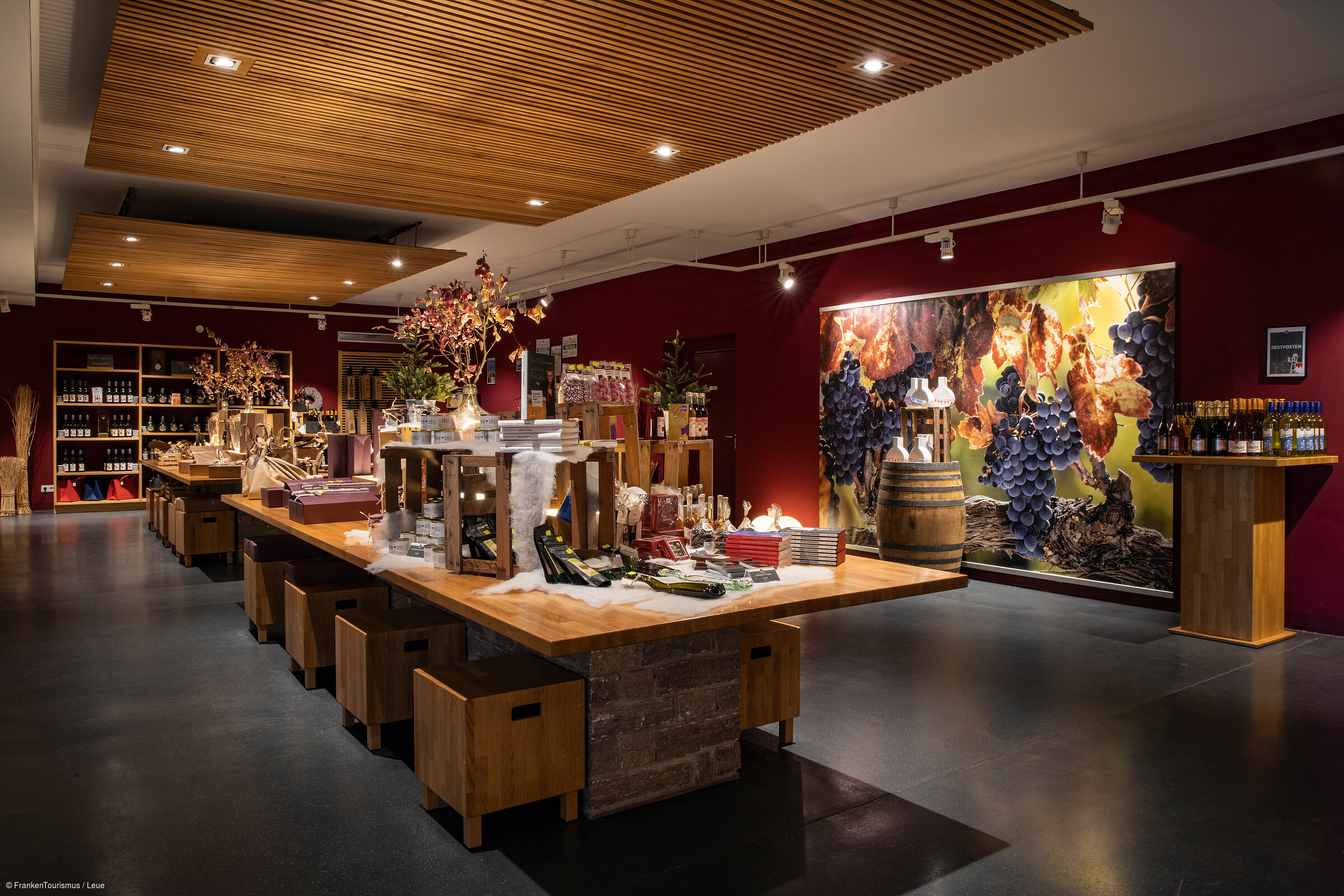 Vinothek der GWF Winzergemeinschaft Franken (Kitzingen/Fränkisches Weinland) Vinothek der GWF Winzergemeinschaft Franken (Kitzingen/Fränkisches Weinland)
