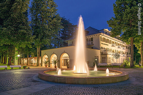 Kurparkfontäne vor Haus des Gastes (Bad Mergentheim/Liebliches Taubertal)