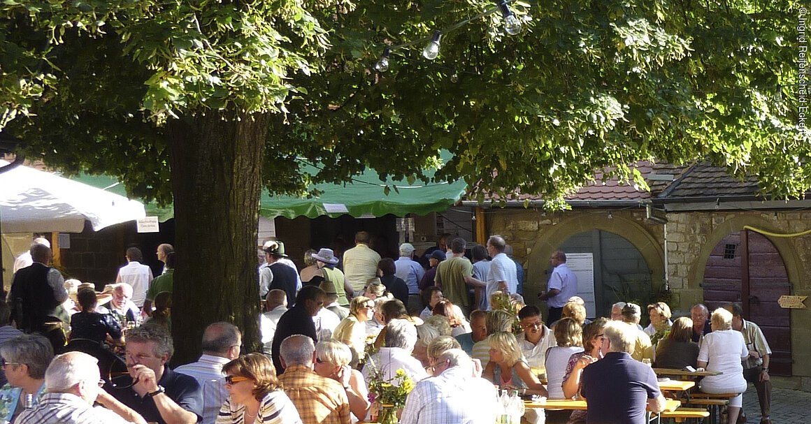 Kirchenburgweinfest Hüttenheim (Willanzheim, Fränkisches Weinland)