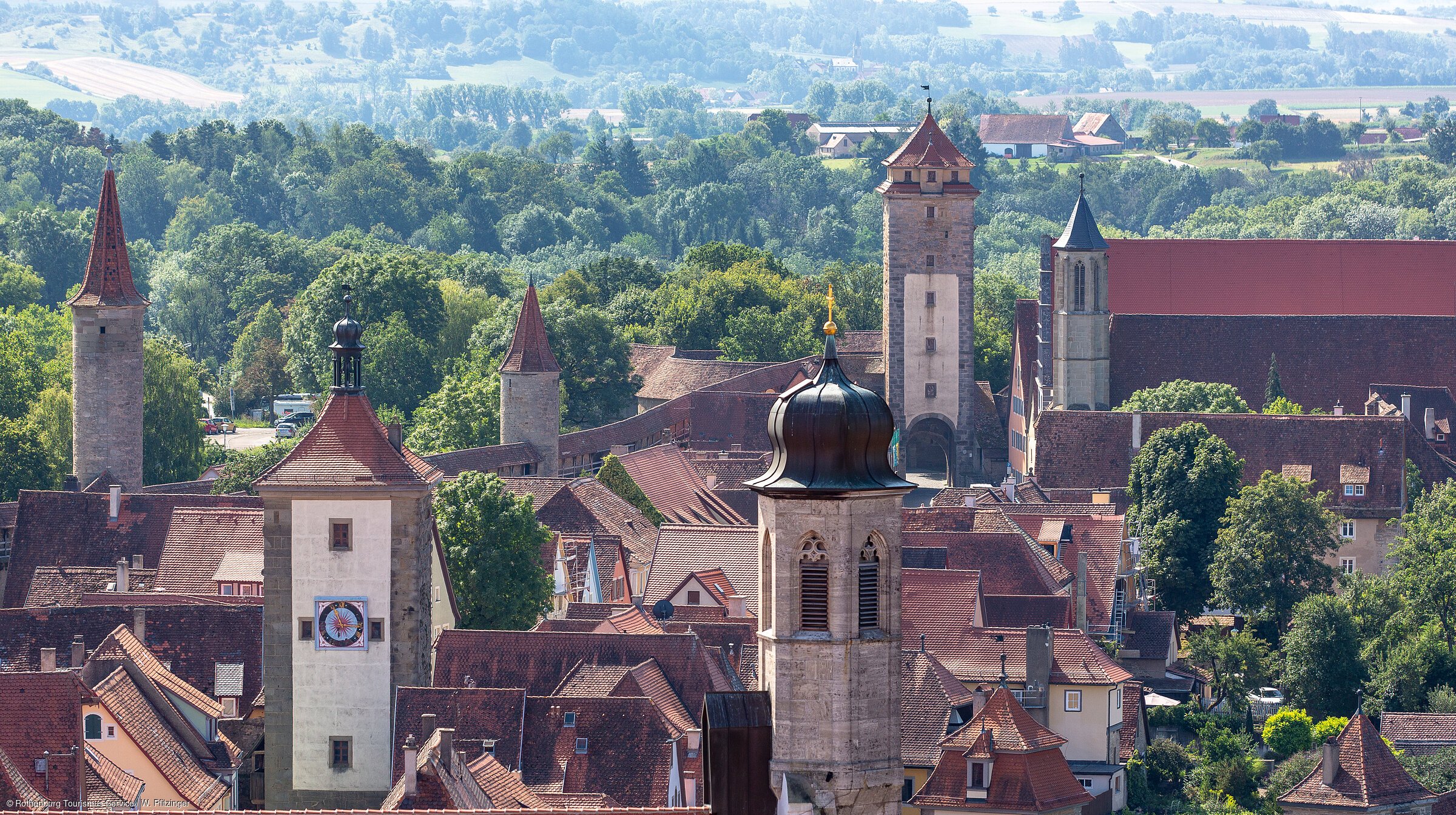 Stadtsilhouette und Türme Rothenburg (Rothenburg o.d. Tauber, Romantisches Franken) Stadtsilhouette und Türme Rothenburg (Rothenburg o.d. Tauber, Romantisches Franken)