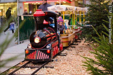 Kindereisenbahn am Weihnachtsmarkt (Erlangen, Städteregion Nürnberg)