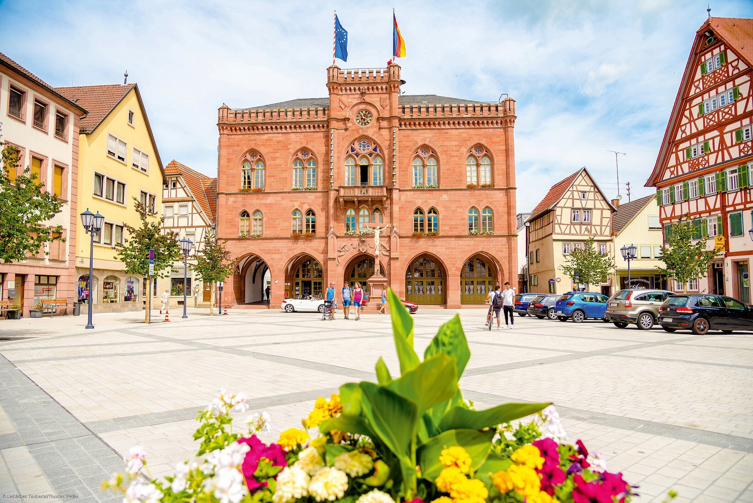 Marktplatz und Rathaus (Tauberbischofsheim/Liebliches Taubertal) Marktplatz und Rathaus (Tauberbischofsheim/Liebliches Taubertal)