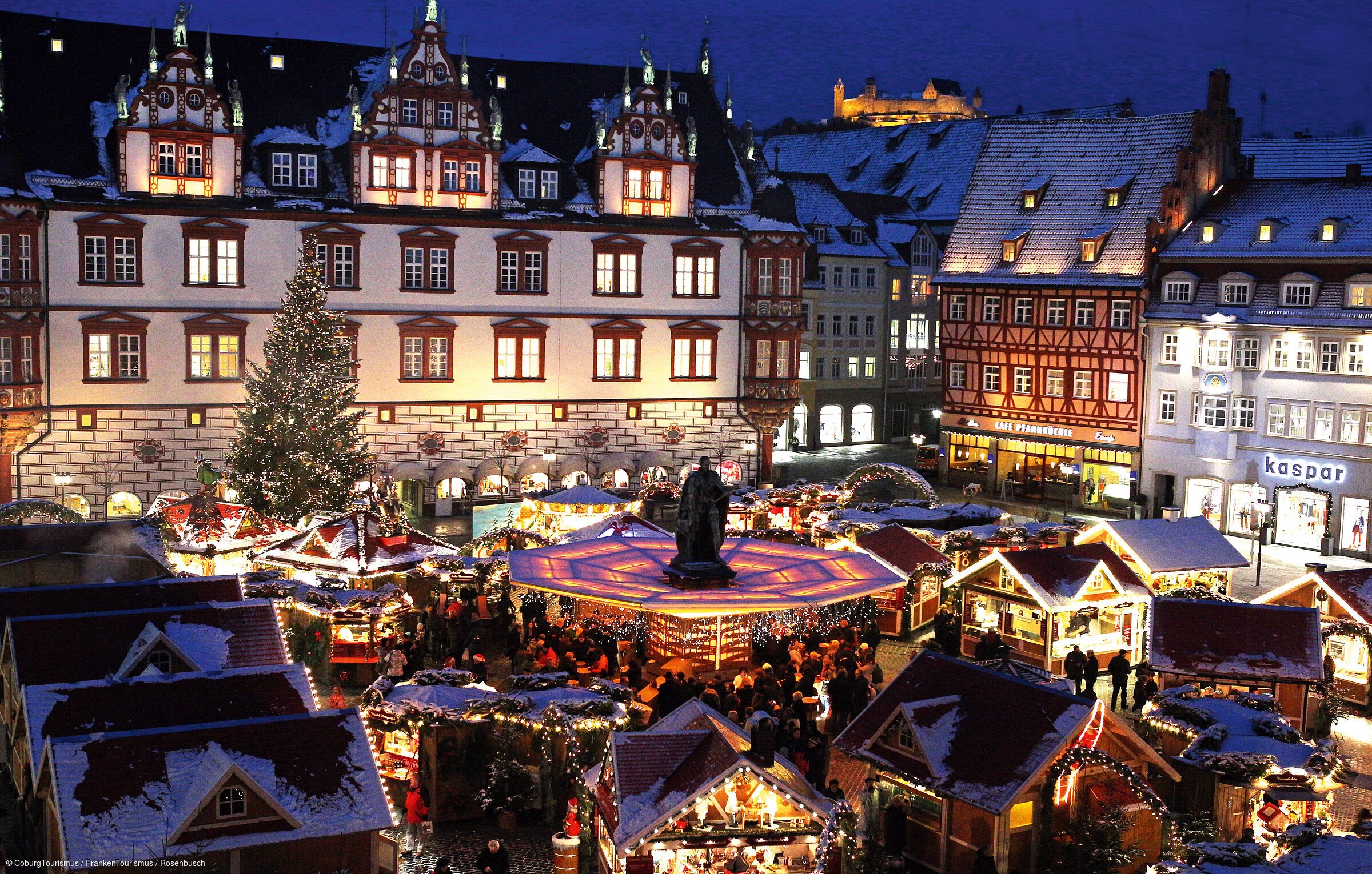 Coburger Weihnachtsmarkt mit Veste im Hintergrund (Coburg, Coburg.Rennsteig) Coburger Weihnachtsmarkt mit Veste im Hintergrund (Coburg, Coburg.Rennsteig)