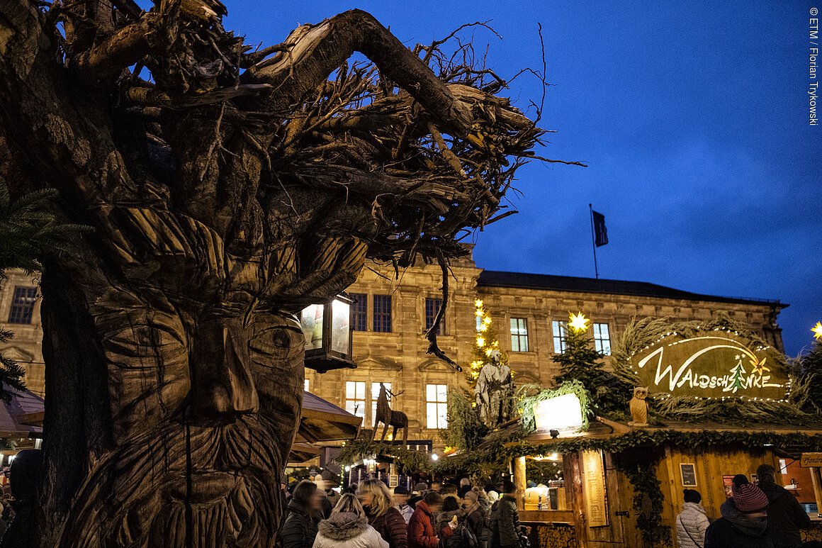 Abendlicher Weihnachtsmarkt (Erlangen, Städteregion Nürnberg)