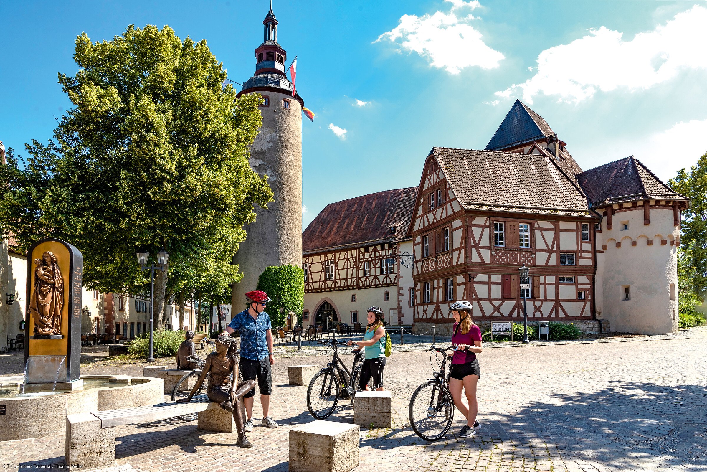 Schlossplatz Tauberbischofsheim (Tauberbischofsheim/Liebliches Taubertal) Schlossplatz Tauberbischofsheim (Tauberbischofsheim/Liebliches Taubertal)