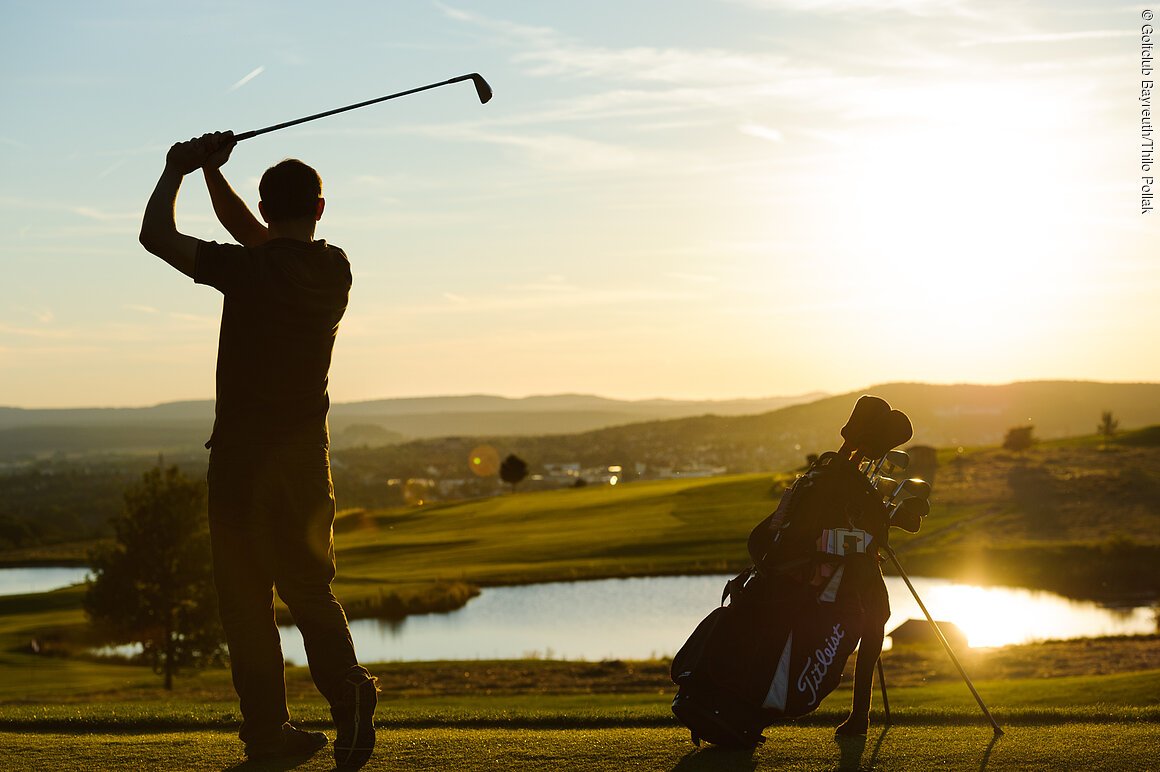 Golf mit Bier vereint
