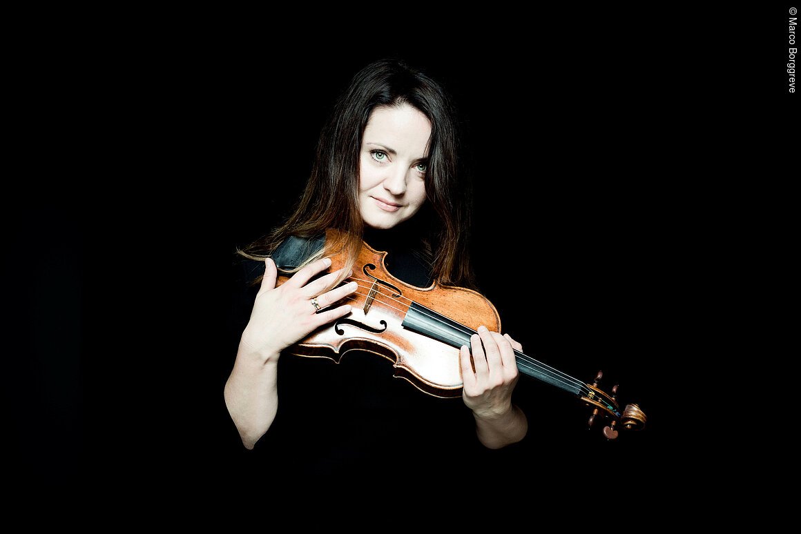 Portrait einer Frau mit Violine