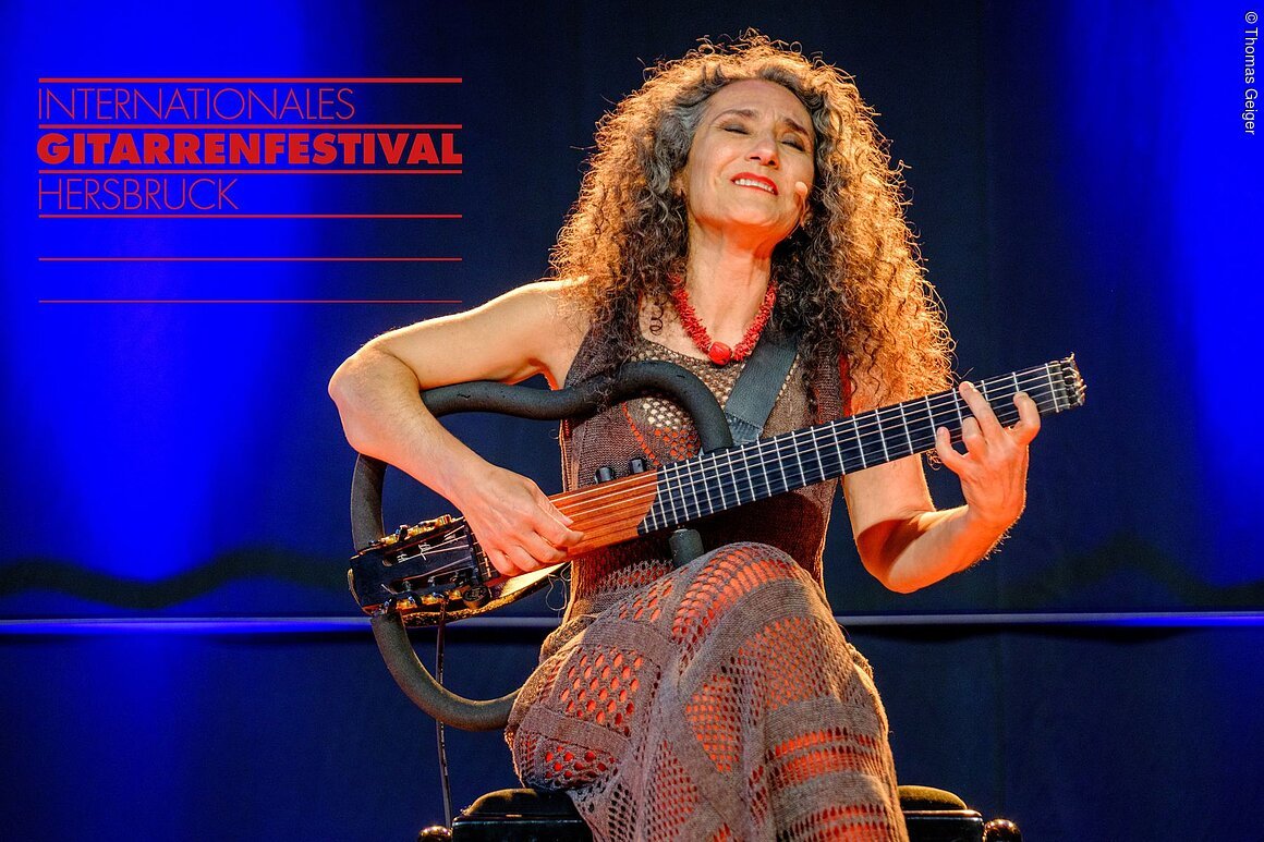 TDG - Badi Assad; 25. Gitarrenfestival Hersbruck 2025, Eröffnungskonzert, Fingerstyle & Singer-Songwriter-Night; Badi Assad & Jon Gomm & Rosie Frater-Taylor ,09.08.2025; [© Thomas Geiger, P e g n i t z s t r. 30, D-91217 H e r s b r u c k , Tel.: +49-9151-824959 +  +49-171-3259880 - thomas(at)geiger-foto.de - V e r o e f f e n t li c h u n g   n u r   mi t   H o n o r a r   n a c h   M F M ,   B e l e g   u n d   N a m e n s n e n n u n g !   C o p y r i g h t  n u r   f u e r   J o u r n a l i s t i s c h e  Z w e c k e, K e i n e  P e r s o e n l i c h k e i t s r e c h t e  v o r h a n d e n !  F r e i g a b e   f u e r   J o u r n a l i s t i s c h e  V e r o e f f e n t l . e r t e i l t ! ]