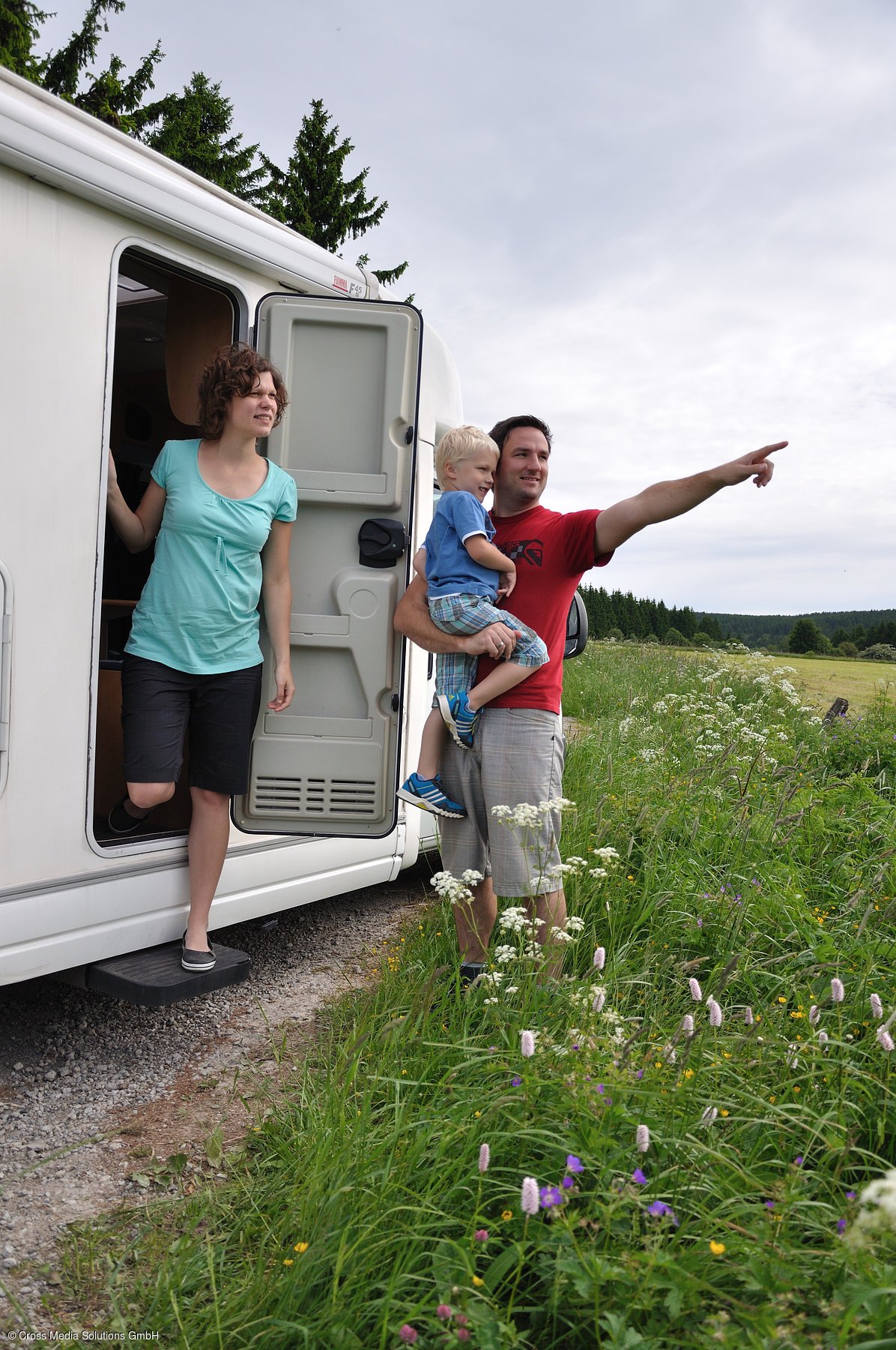 Junge Familie in Franken unterwegs mit dem Wohnmobil