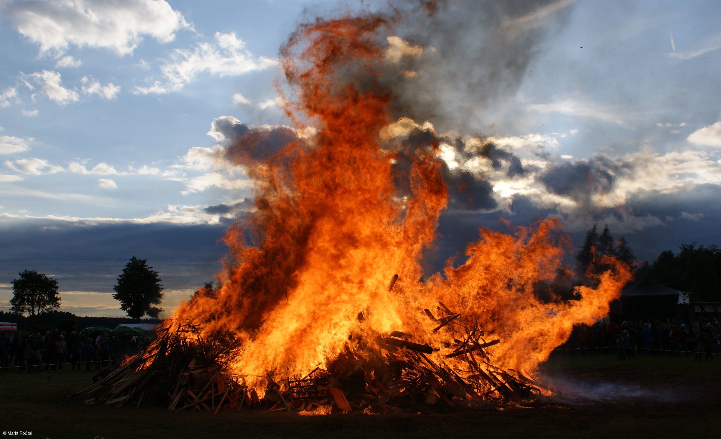 Sonnwendfeuer (Roßtal, Romantisches Franken)