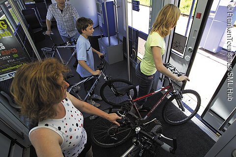 Radfahrer in der Kahlgrundbahn (Spessart-Mainland)