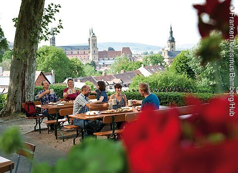 Auf dem Bierkeller "Spezial" mit Blick auf Bamberg