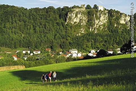 Wandern bei Schloss Arnsberg (Kipfenberg, Naturpark Altmühltal)