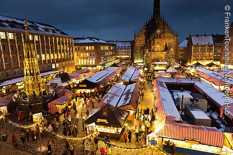 Weihnachtsmarkt in Nürnberg auf dem Hauptmarkt - Christkindlesmarkt
