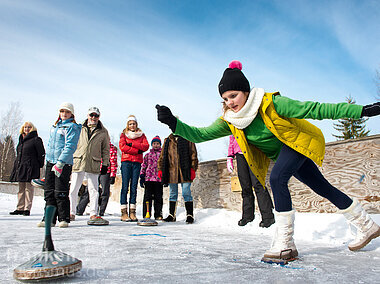 Eisstockschießen am Eislaufplatz der Talstation Nord (Fichtelgebirge)