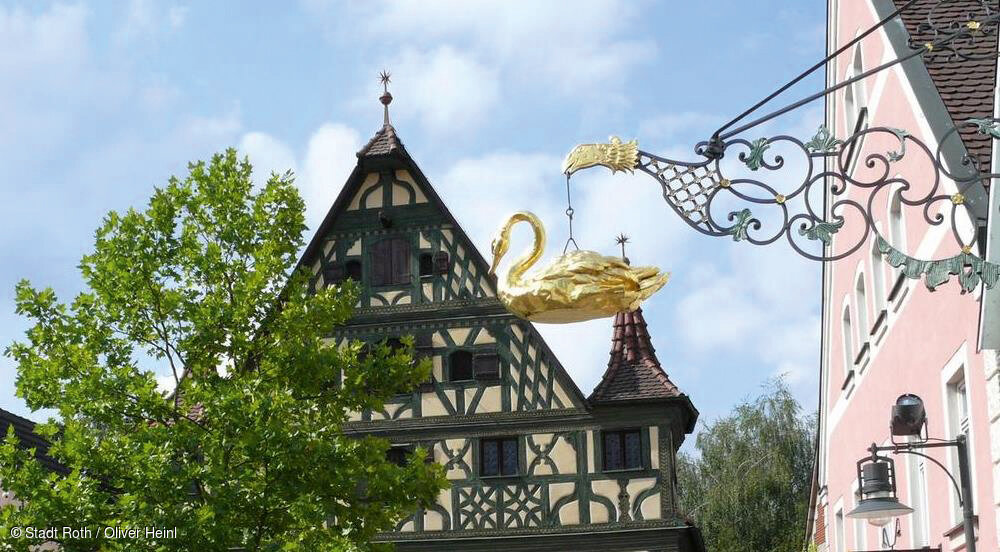 Riffelmacherhaus mit goldenem Schwan (Roth/Fränkisches Seenland)