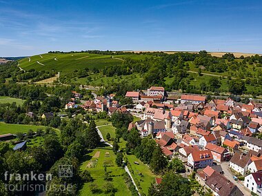 Weinort an der Romantischen Straße und an der Tauber (Liebliches Taubertal)