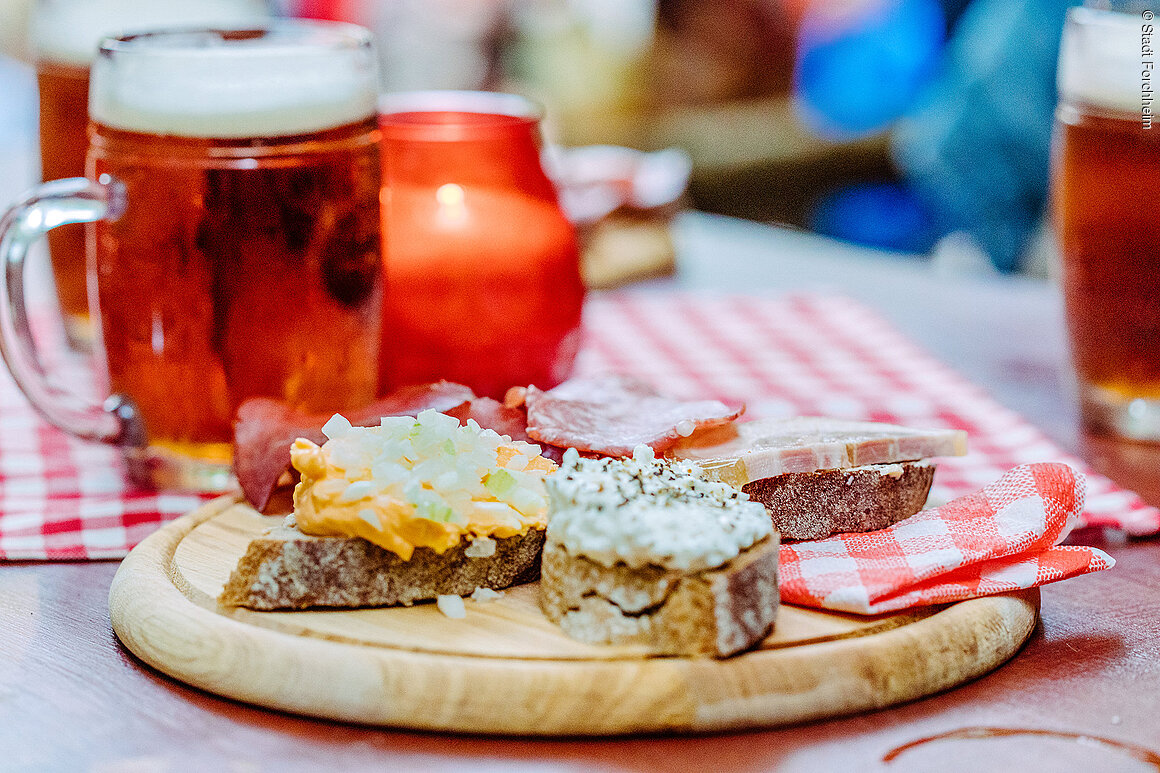 Brotzeit im Kellerwald (Forchheim, Fränkische Schweiz)