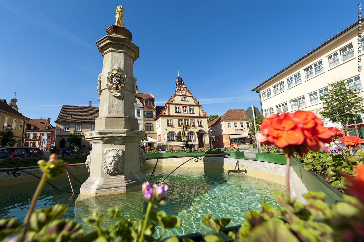 Marktplatz mit Brunnen (Bad Rodach, Coburg-Rennsteig)