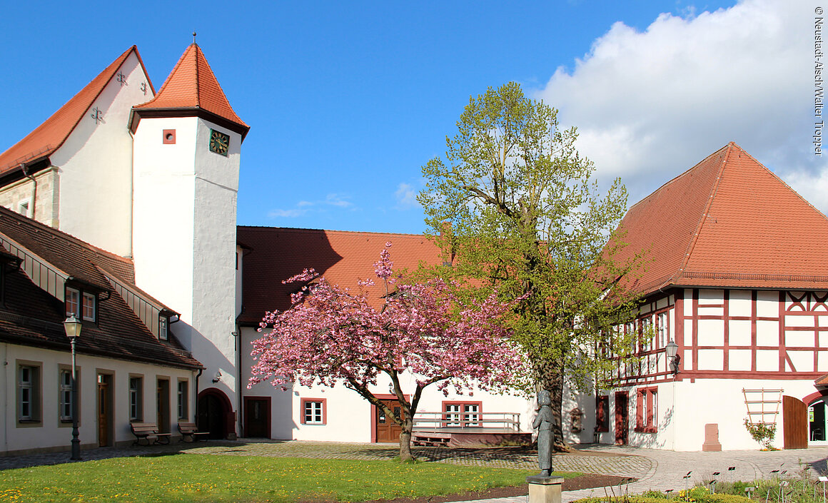 Schlosshof mit Treppenturm und Kanzleigebäuden, Altes Schloss, Neustadt a.d.Aisch