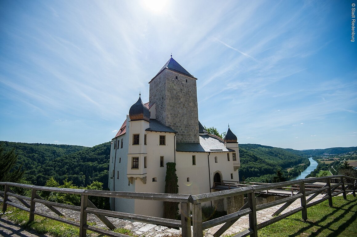 Burg Prunn (Riedenburg, Naturpark Altmühltal) Burg Prunn (Riedenburg, Naturpark Altmühltal)