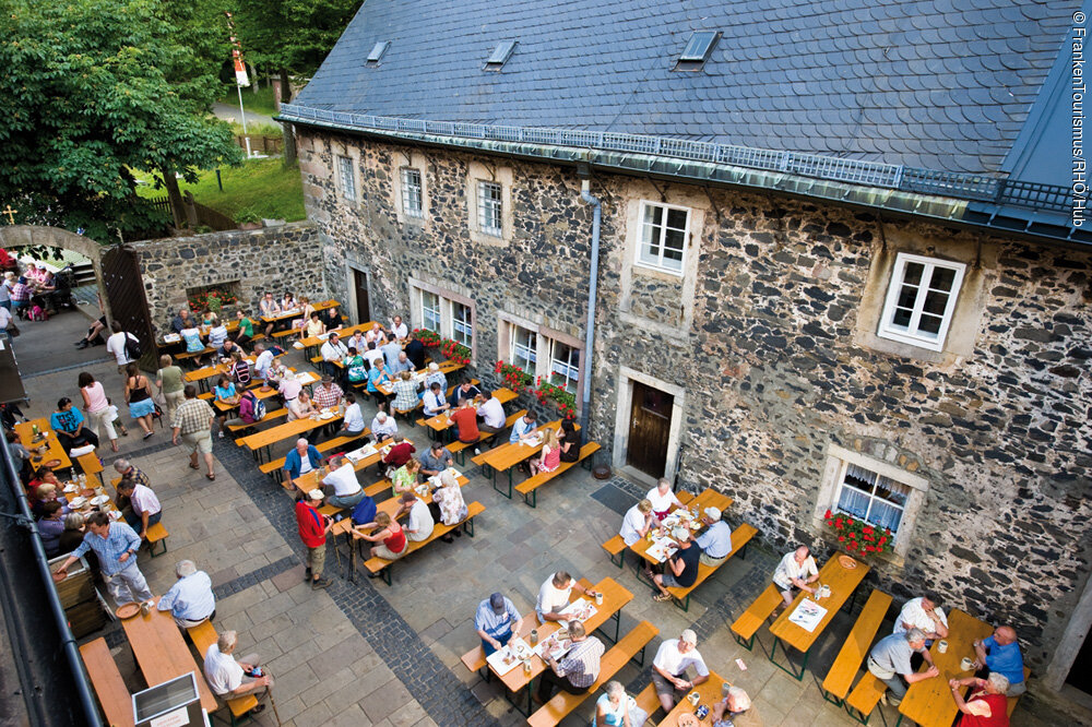 Biergarten auf dem Kreuzberg (Bischofsheim, Rhön)