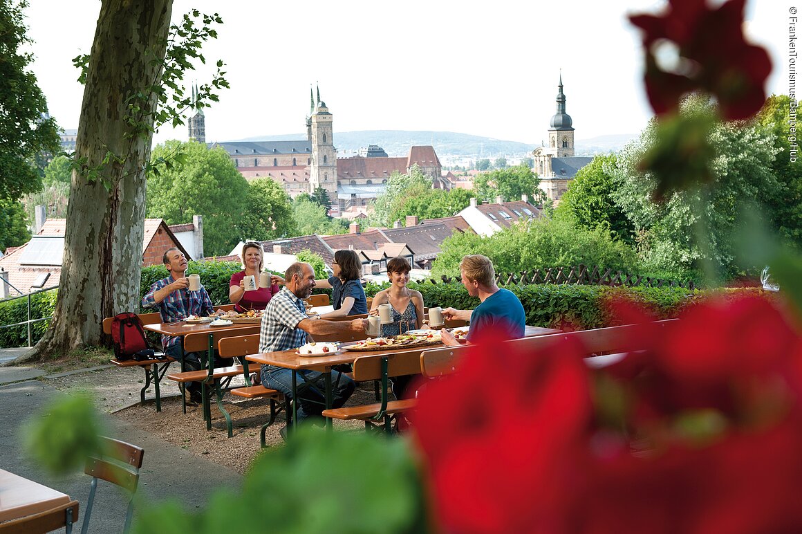 Auf dem Bierkeller "Spezial" mit Blick auf Bamberg