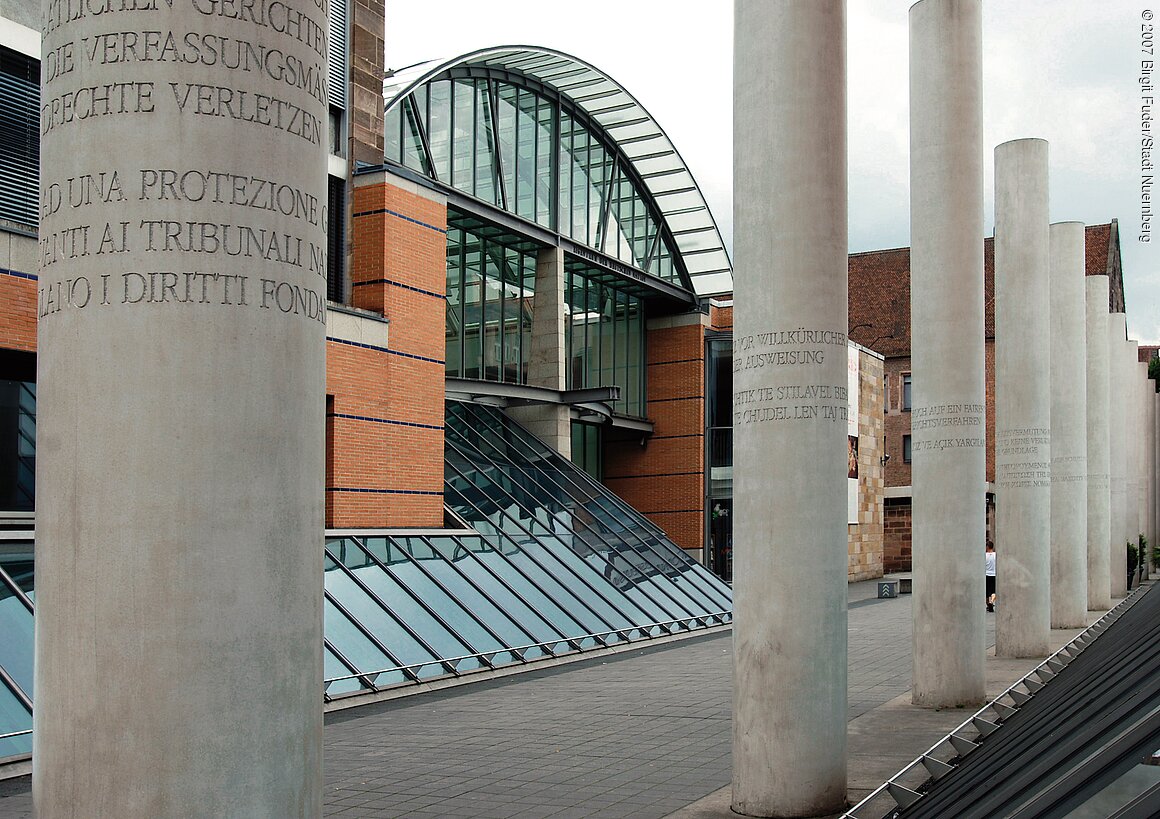 Nuernberg 5. Juni 2007: Der Eingang des Germanischen Nationalmuseums und die Saeulenreihe der Strasse der Menschenrechte in Nuernberg. (Foto: Birgit Fuder/Stadt Nuernberg)