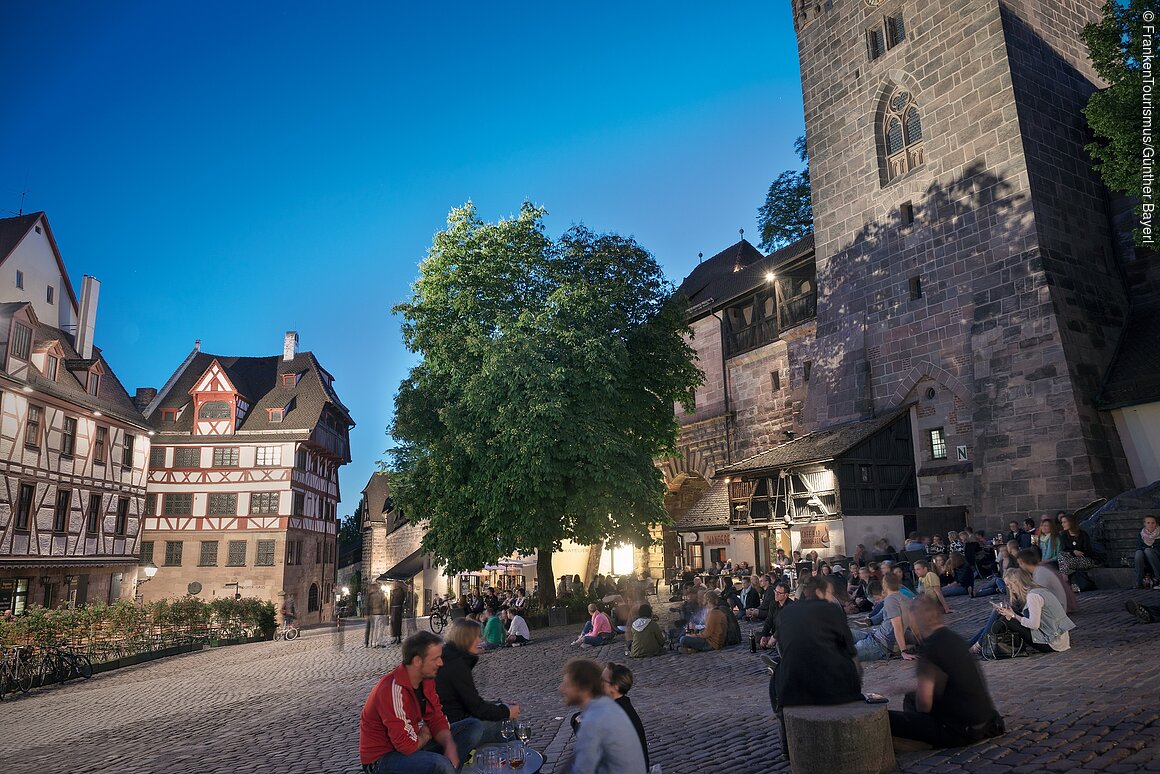 Abendstimmung am Tiergärtnertorplatz (Nürnberg, Städteregion Nürnberg)