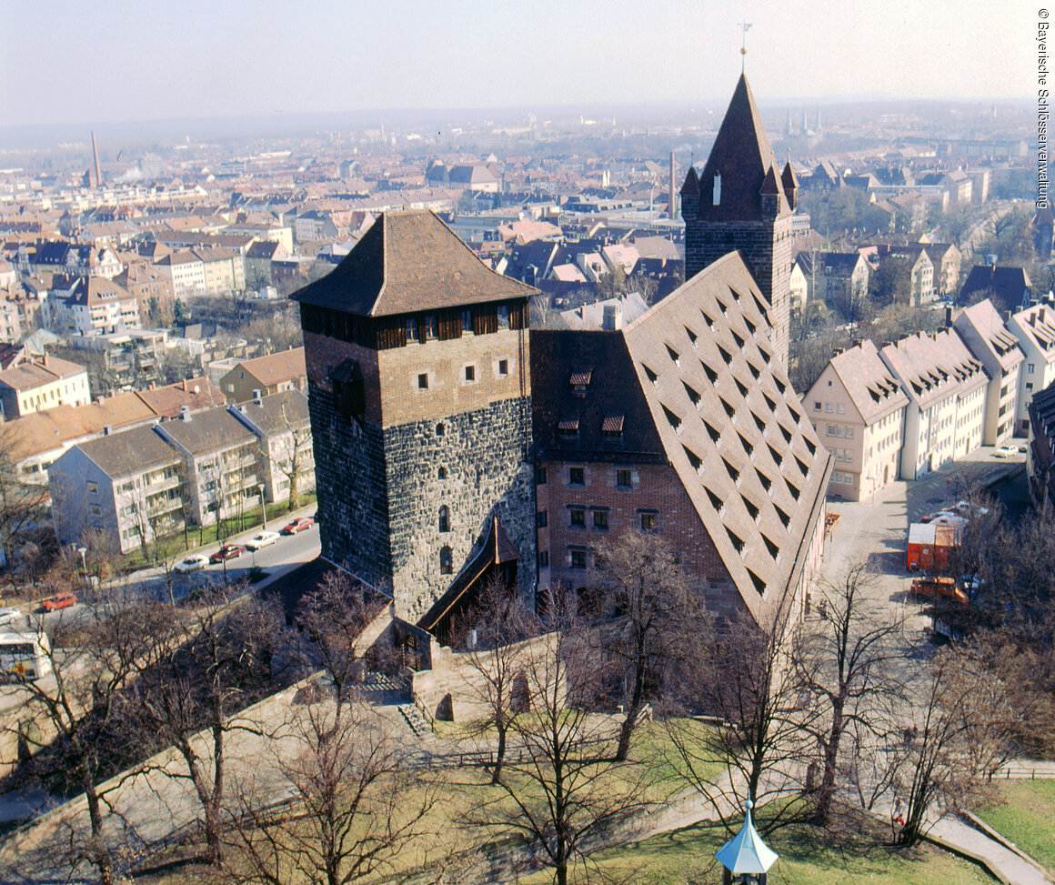 Kaiserstallungen mit Fünfeckturm und Luginsland, Kaiserburg Nürnberg