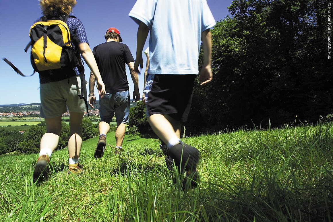 Wanderer bei Groﬂwallstadt