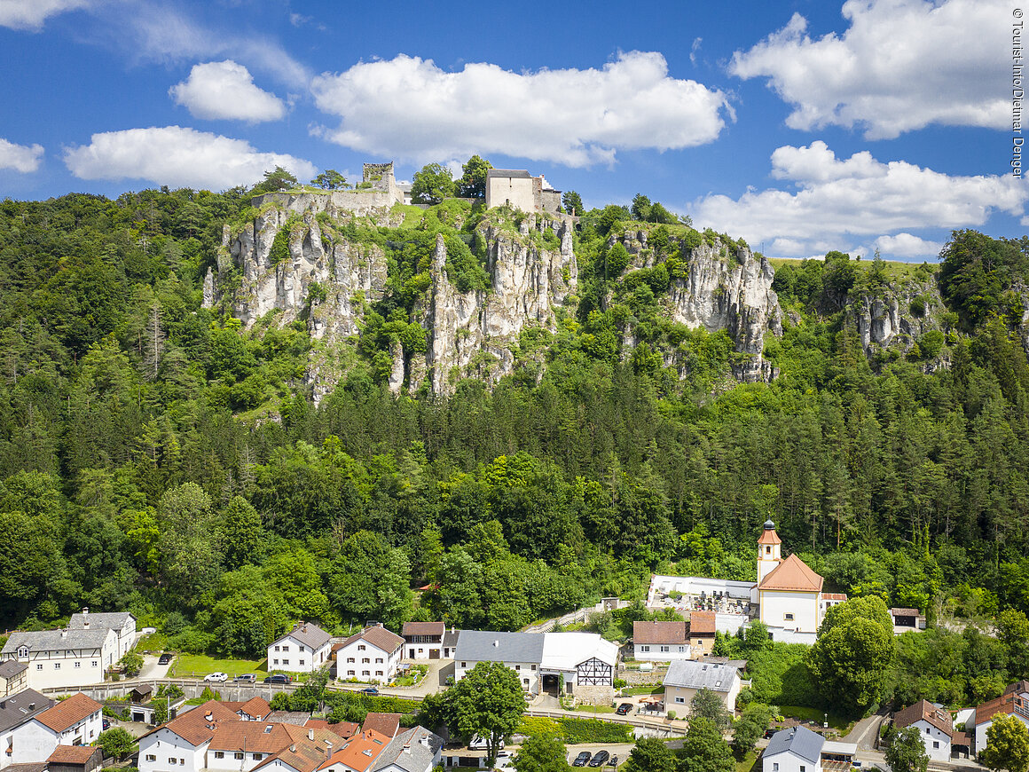 Schloss und Ruine Arnsberg (Kipfenberg, Naturpark Altmühltal)